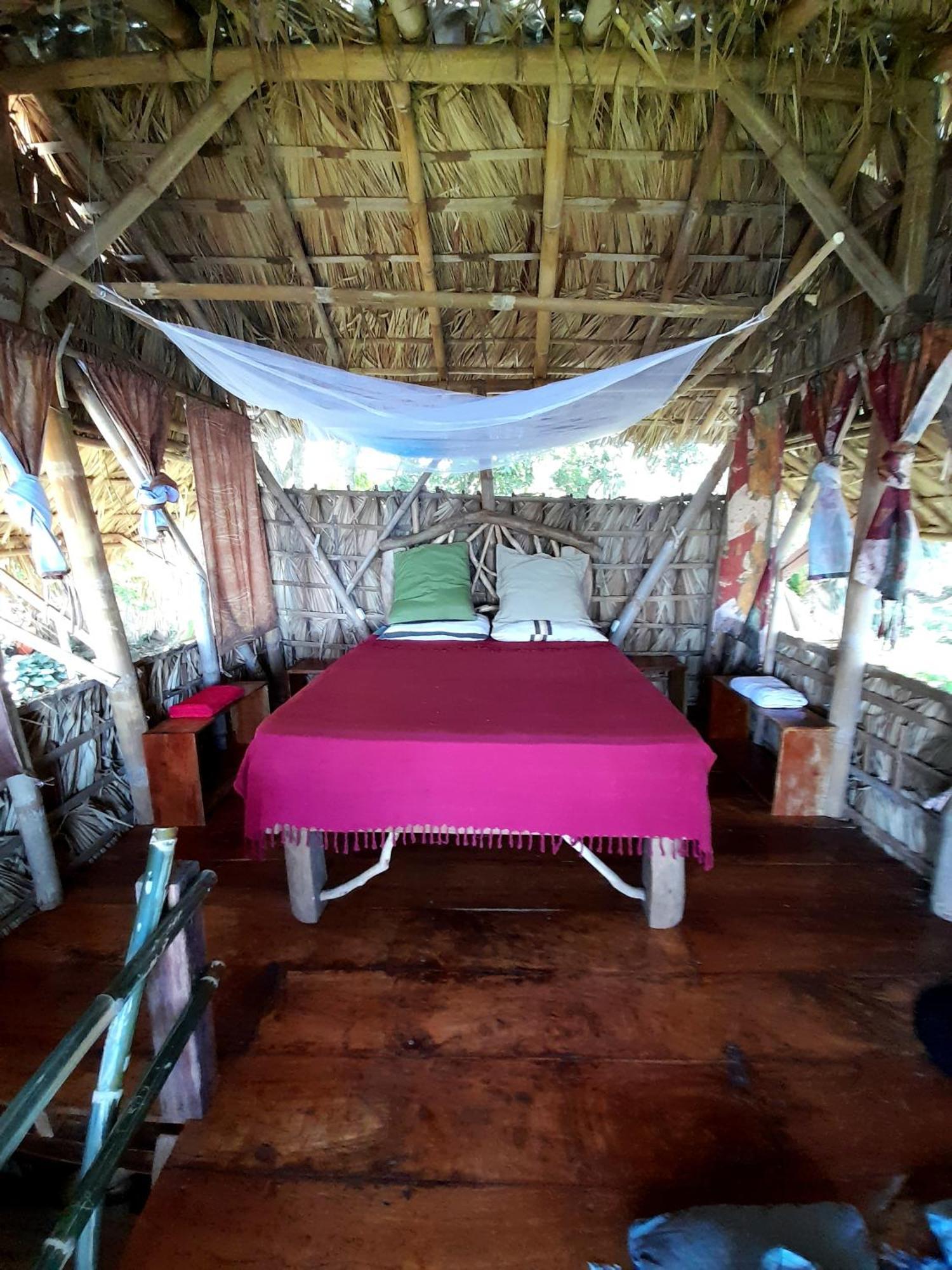 El Bamboo Cabins Balgue Exterior foto